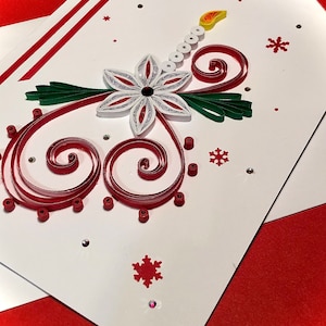 Kerstkaart handgemaakt met juwelen en quillied met envelop