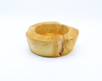 Chestnut wood bowl with edge decoration