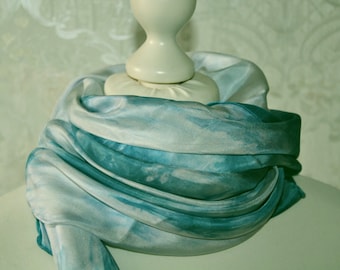 Shawl or shawl made of silk color whisper turquoise blue