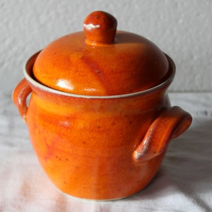 Medelstor förvaringskruka i keramik, orange serie, handgjord keramik