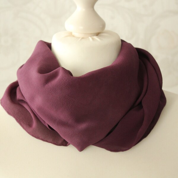 Foulard bordeaux en mousseline de soie foulard en soie teint à la main