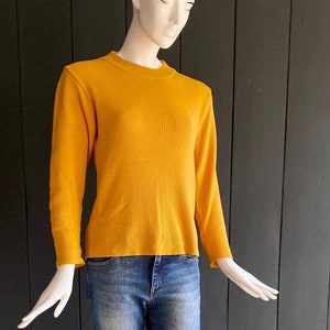 Vintage 80er-Jahre-Sockenpullover aus feiner gerippter Wolle in Safrangelb, T 38/40