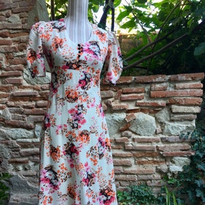 Magnificent long dress, vintage 70s, white with flowers, leg of mutton sleeves, size 36