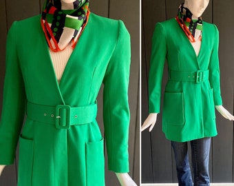 Veste vert flashy contemporaine inspiration années 1940 avec épaulettes et ceinture assortie, Taille XS/34/36