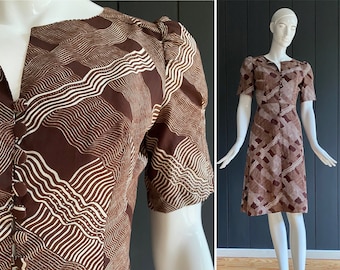 Lovely vintage 70s dress with short sleeves in light fabric, chocolate brown and white color, with abstract patterns, T 34/36