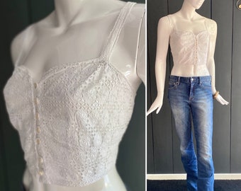 Adorable vintage 1960/70s camisole in cotton and openwork English lace with thin straps and adjustable lace in the back, Size 48/50/52