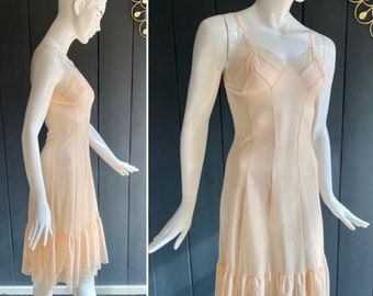 Lovely vintage 70s slip dress/jumpsuit/nightie with straps, midi length, Size 32/34/XL