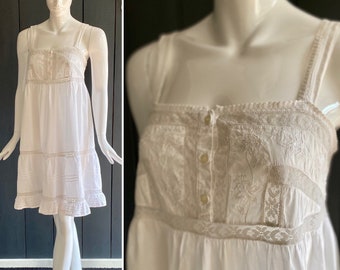 Nuisette Etam vintage 90s en coton blanc avec empiècements dentelle et broderies inspiration antique, coupe Babydoll, Taille 42/44/L