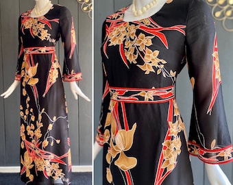 Sublime robe de soirée vintage 70s en mousseline doublée noire à motifs floraux maximalistes rouges et beiges, Taille 36/38