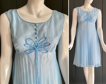 Adorable vintage 60s dress in pleated chiffon empire cut color Baby blue Yéyé/Bridesmaid style, Size 40/M