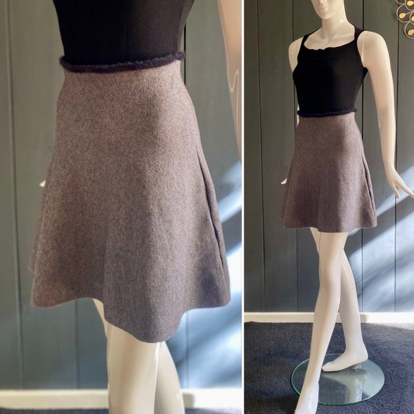 Adorable skater skirt in thick mouse gray wool with imitation fur trimmed waist, Size S/36