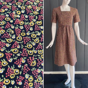 Hand-sewn 70s vintage country dress with short shouldered sleeves and square collar, flower + grape print, size 36/38