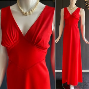 Bright red 70s vintage evening dress with plunging neckline and diamond cut, Size 40/42/M