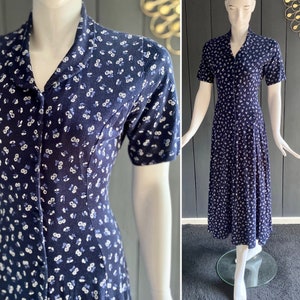 Lovely long vintage 90s inspired 1940s navy blue dress with delicate floral patterns, Size 36/38