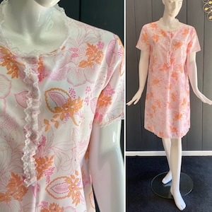 Vintage 60s light white nightgown with pink and orange floral patterns, Size 40/42