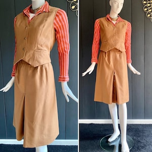 Superb vintage 60/70s set in camel/beige wool, hand-sewn, with vest + flared skirt, size 34/36