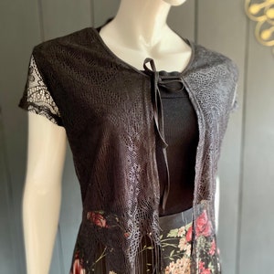 Vintage-Bolero/leichte Jacke im Stil der Roaring Twenties der 90er Jahre aus durchbrochener schwarzer Spitze mit Fransenkanten, T 36/38