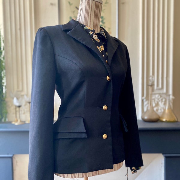 Élégante veste femme vintage 90s Lolita Lempicka inspiration années 1940 de couleur noire, cintrée et épaulée, fine, pour la mi-saison T 36