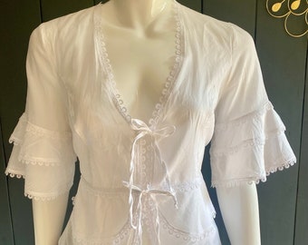 Adorable chemisier blanc en coton léger bordé de dentelle style bohème avec fermeture lacée, Taille 38/40/M/L