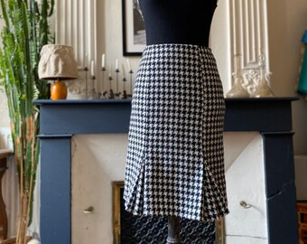 Vintage 90s pencil skirt inspired by the 1940s in wool lined with houndstooth patterns Size 34