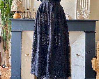Vintage 60s midi skirt in openwork black lace, size 32, for young girls or very slim women
