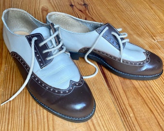 Vintage 90s derbies inspired by the prohibition period, in two-tone leather with laces, Size 37/37.5