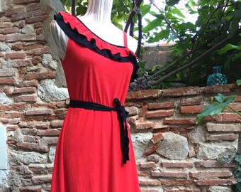 Robe d’été vintage 80s rouge et noire en éponge, col asymétrique T 38