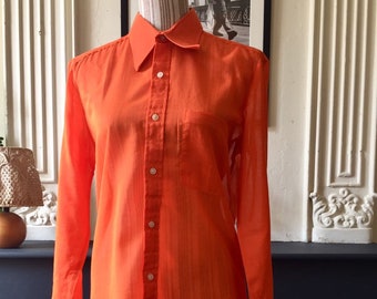 Superb vintage 70s men's shirt in light, translucent cotton, in a beautiful bright orange Size S