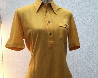 Polo vintage 70s, jaune soleil à poche et col chemise, unisexe T 38 femme XS homme