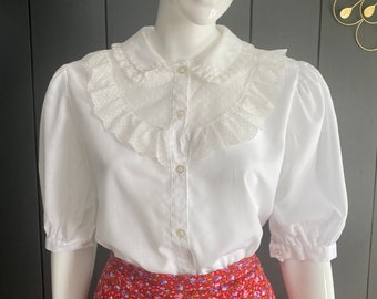 Pretty vintage 80s Victorian-inspired blouse with lace bib and short balloon sleeves, Size 40/42