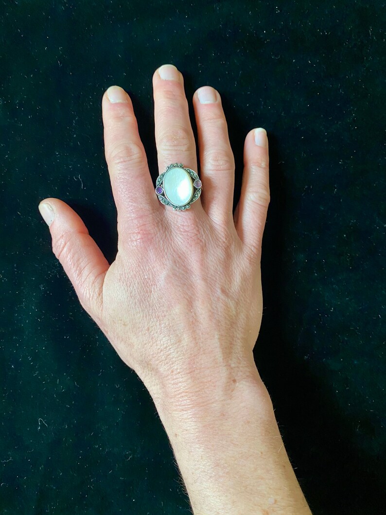 purple stone inlays and large mother-of-pearl set in the centre T 6264 Vintage silver 60s ring with silver oval cabochon