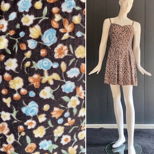 Vintage 90s dress with thin straps and delicate floral pattern, fitted skater cut, size 38/40
