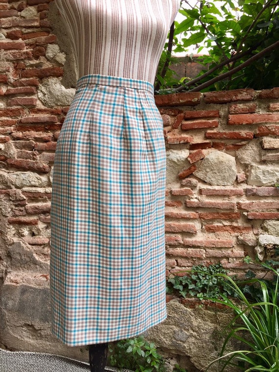 Making a pencil skirt sloper and the resulting skirt | So Sew Easy