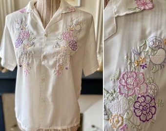 Vintage 60s women's translucent and delicate chiffon blouse with embroidered details T 38