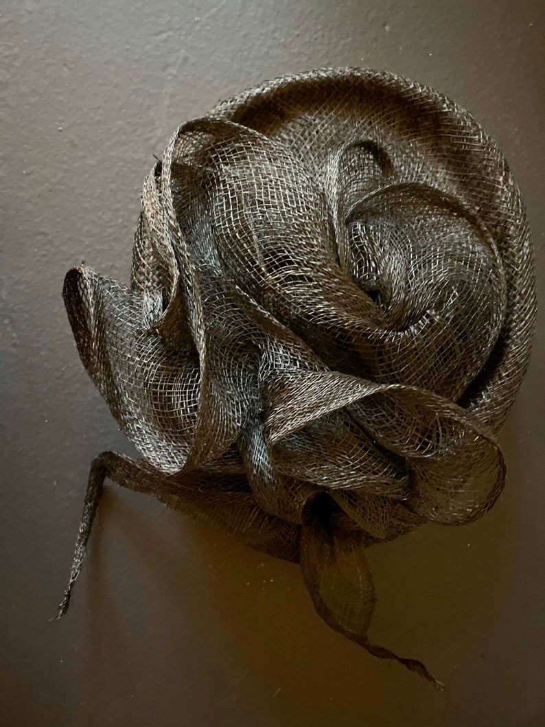 Vintage 60s black fine straw mini hat covered with a net and adorned with clever aerial volutes T 55
