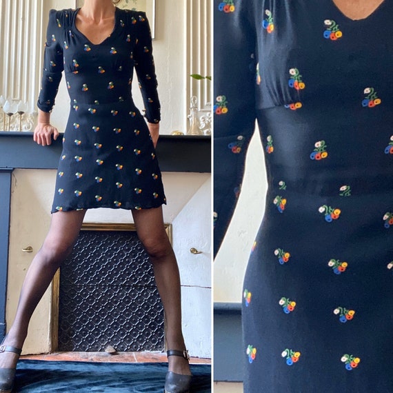 Bonito vestido corto vintage años 70 negro con flores de - Etsy México Bonito vestido corto vintage años 70 negro con flores de - Etsy México