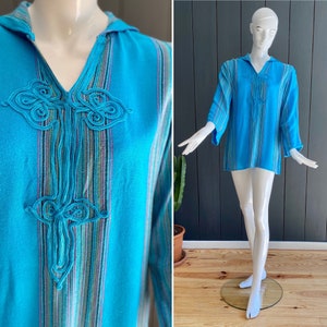 Vintage 90&#39;s boho traditional Moroccan tunic in turquoise blue with fine multi-colored stripes with hood and matching scallops, size 38