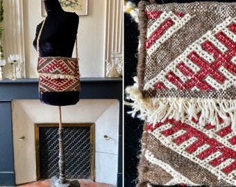 Vintage 70s satchel in thick woven wool with Native American-style geometric patterns, braided wool shoulder strap