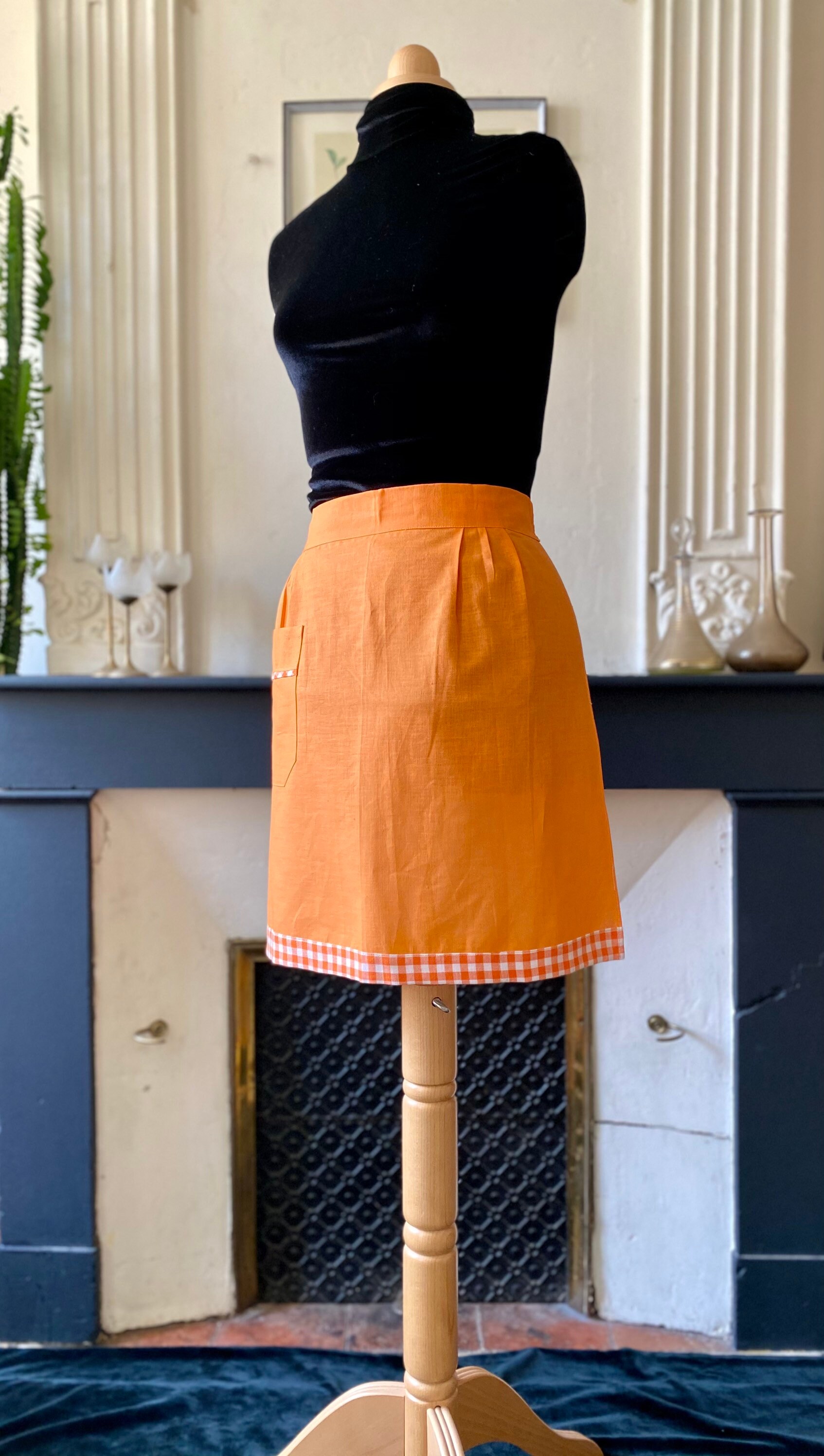 Tablier Vintage 60S Orange à Empiècements Vichy Blanc et Orange, Une Poche Plaquée, Taille Réglable