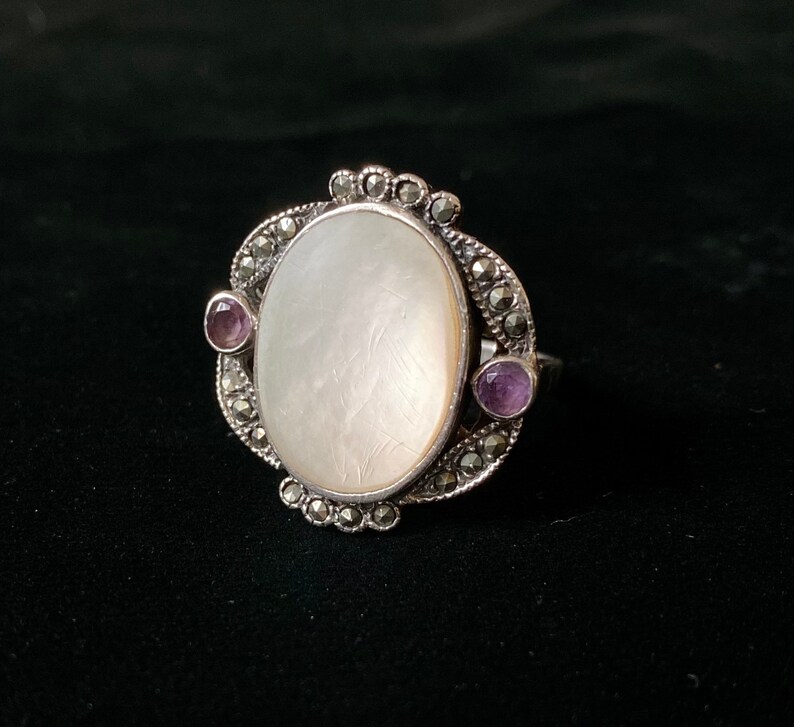 purple stone inlays and large mother-of-pearl set in the centre T 6264 Vintage silver 60s ring with silver oval cabochon