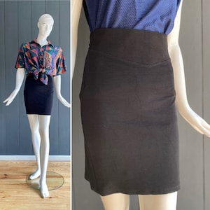 Vintage 90s black bodycon/tight skirt in thick and stretchy spandex material, size 36/38