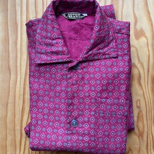 Pyjama vintage 60s dead stock en coton fin style Pilou dominante rouge Bordeaux avec chemise et pantalon Taille 12 ans image 1