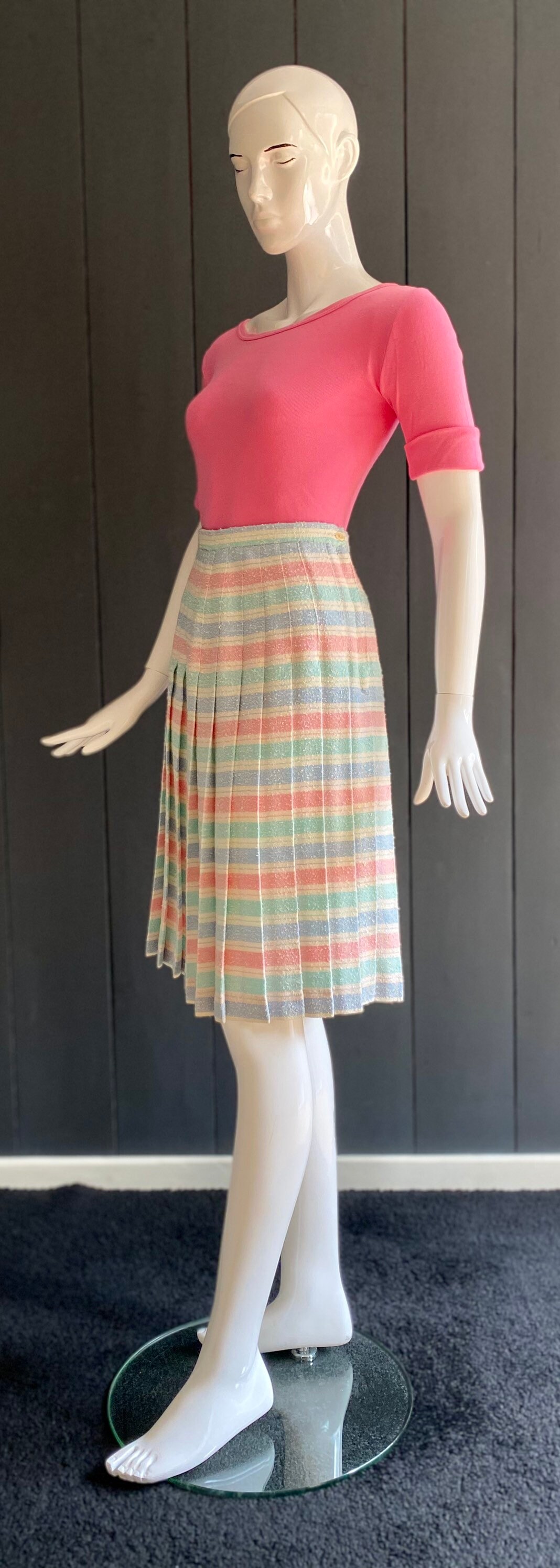 Jupe plissée vintage 70/80s en lainage texturé Vêtements Vêtements femme Jupes motif rayures horizontales aux couleurs pastel T 34/36 