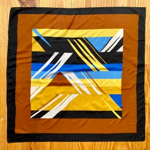 Vintage 70s/80s square/scarf in beautiful warm tones and geometric patterns