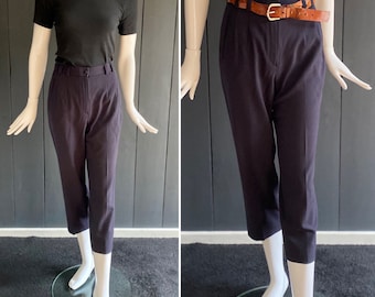 Vintage 80/90s women's cropped pants with navy blue pleats in wool and stretchy synthetic material, T 34