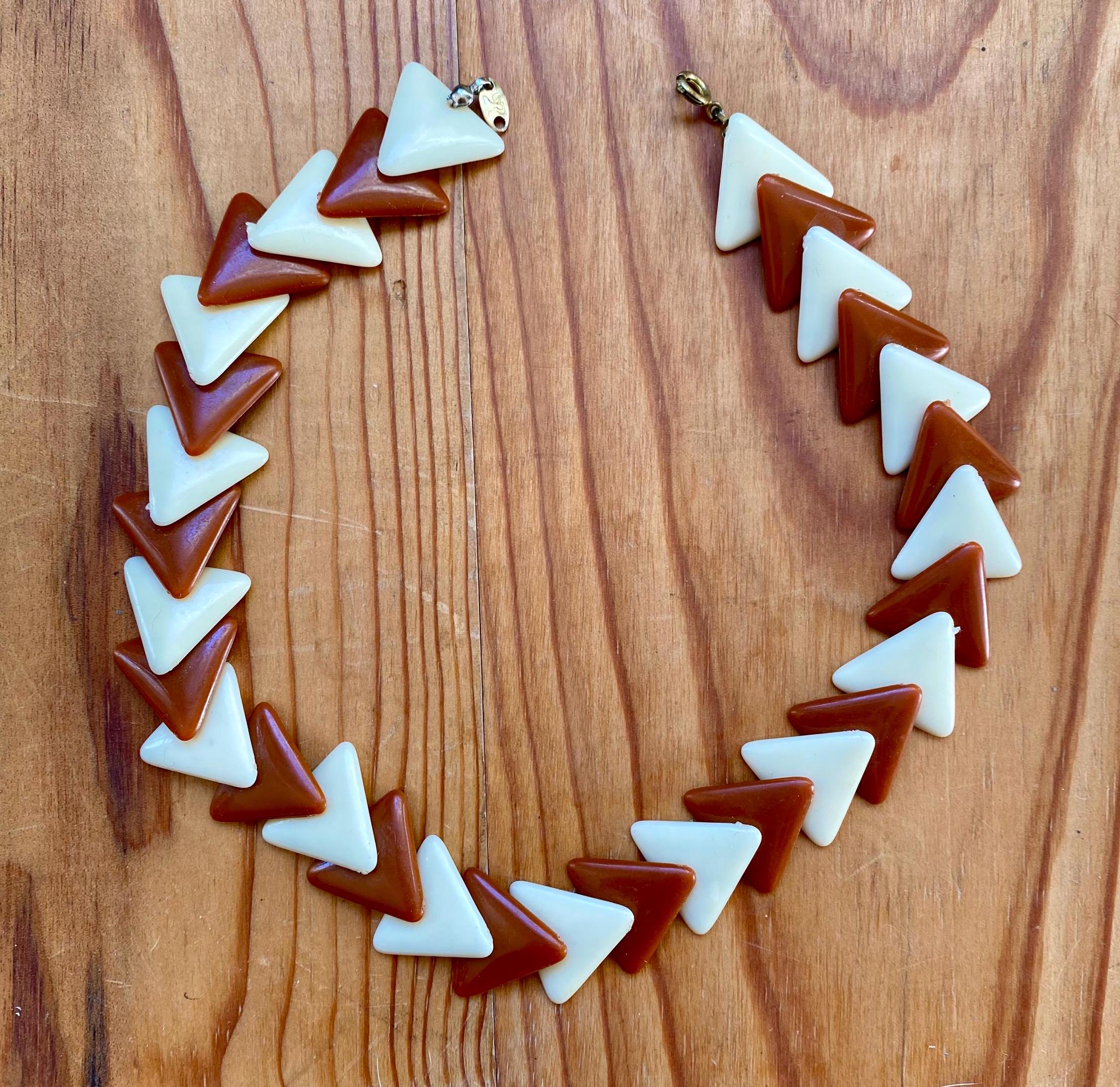 Collier Plastique Vintage Années 70 - Longueur 44 Cm, Style Français, Occasion