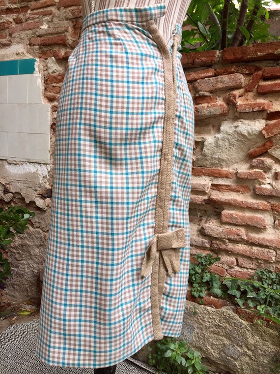 Making a pencil skirt sloper and the resulting skirt | So Sew Easy