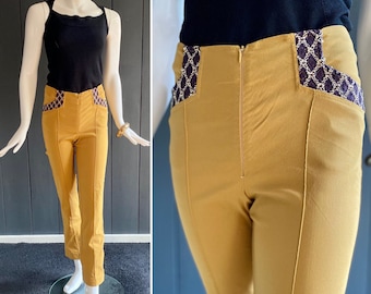 Vintage 90s mustard yellow fitted capri cut pants, with stylized pocket detail, T 34/36