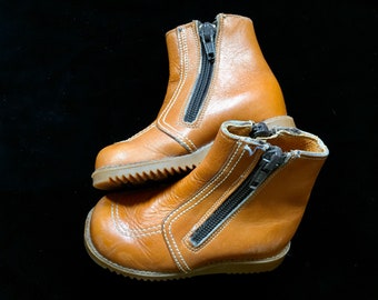 Cute vintage 70s ankle boots for little children in leather with double closure Size 21/22, 4.5 UK, 5 US