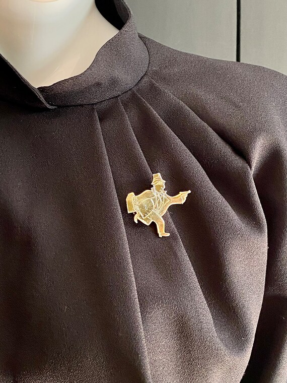 Broche Signée Ferraggioli En étain Doré - Occasion - Bijou Vintage